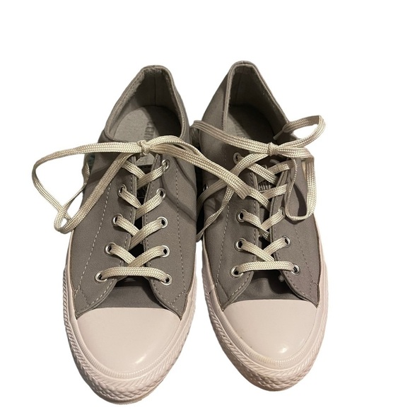 Converse All Star Ladies OX Dolphin White Low Top sneaker size 8.5​​ - Picture 1 of 6